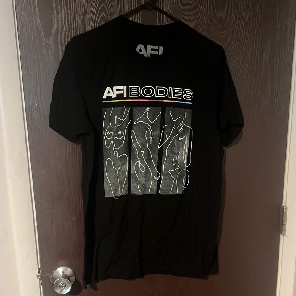 Black Graphic Tee - Short Sleeve